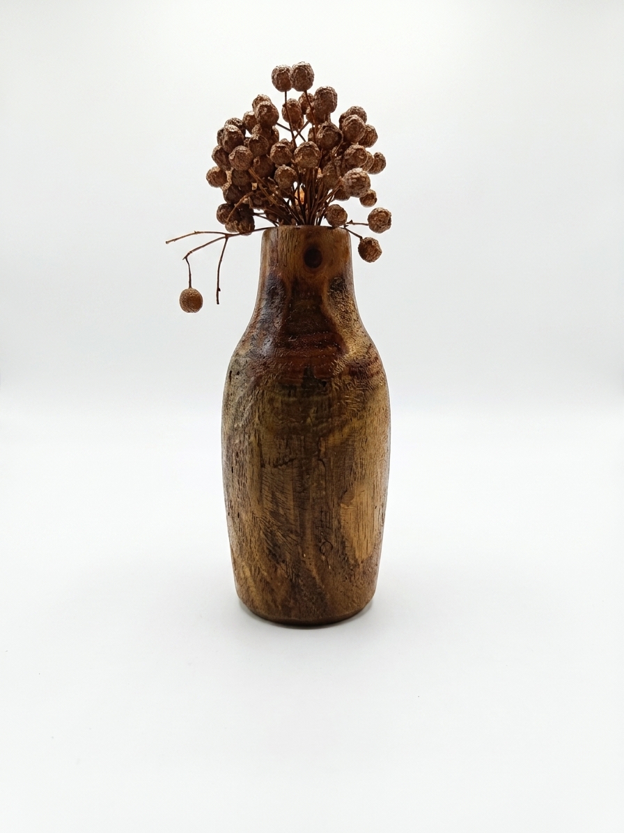 گلدان چوبی همراه با گل Wooden vase with flowers