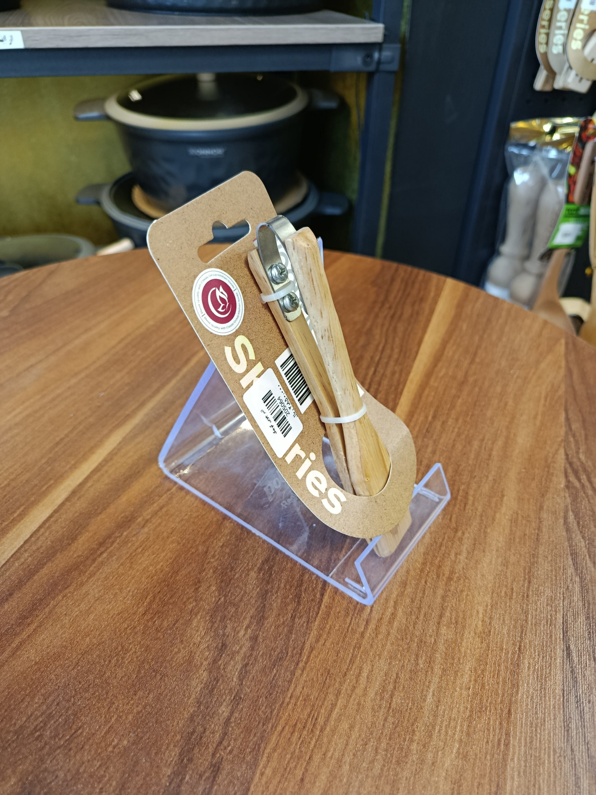 انبر چوبی کوچک Small wooden tongs