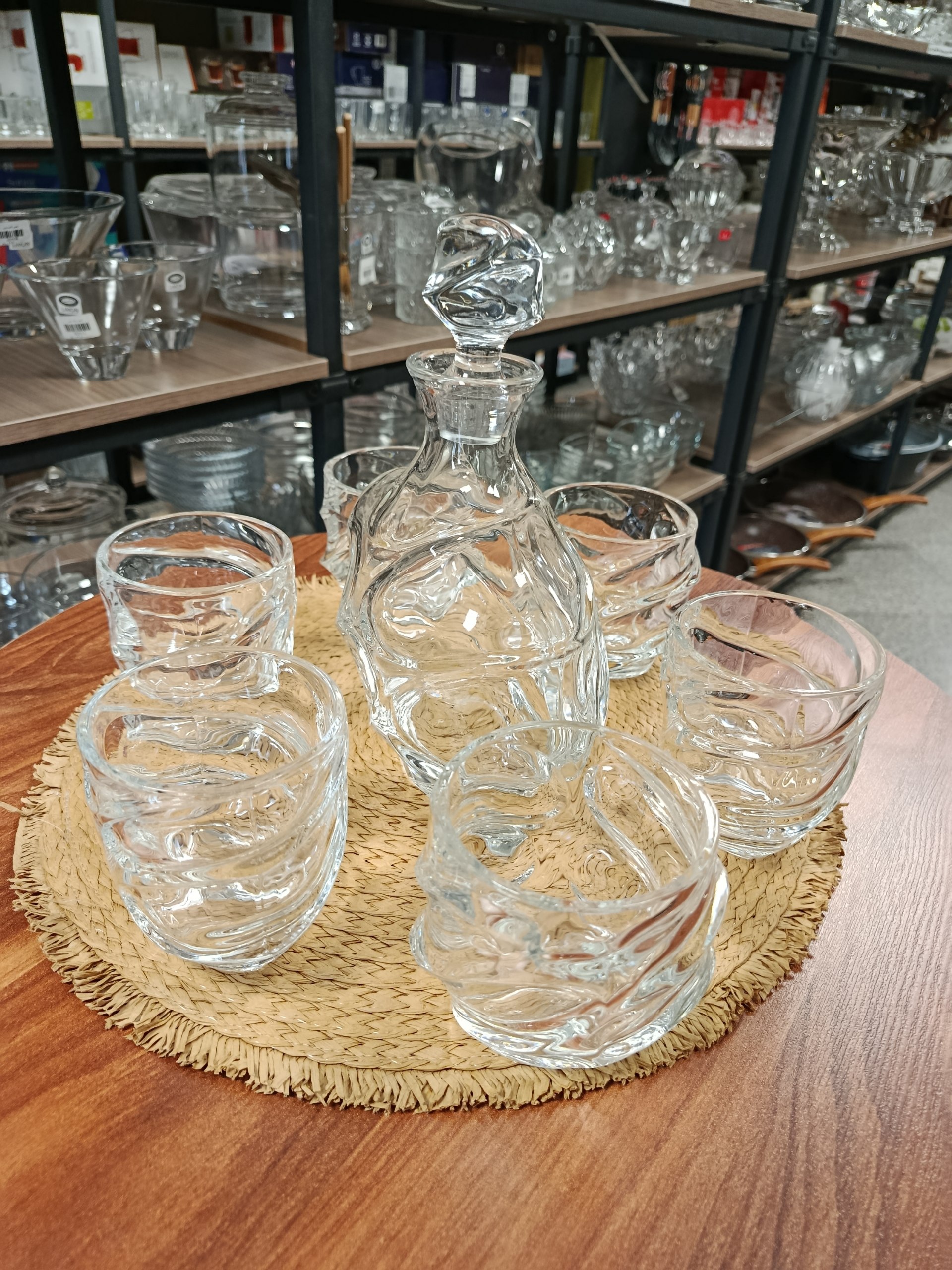 تنگ و لیوان Pitcher and glass