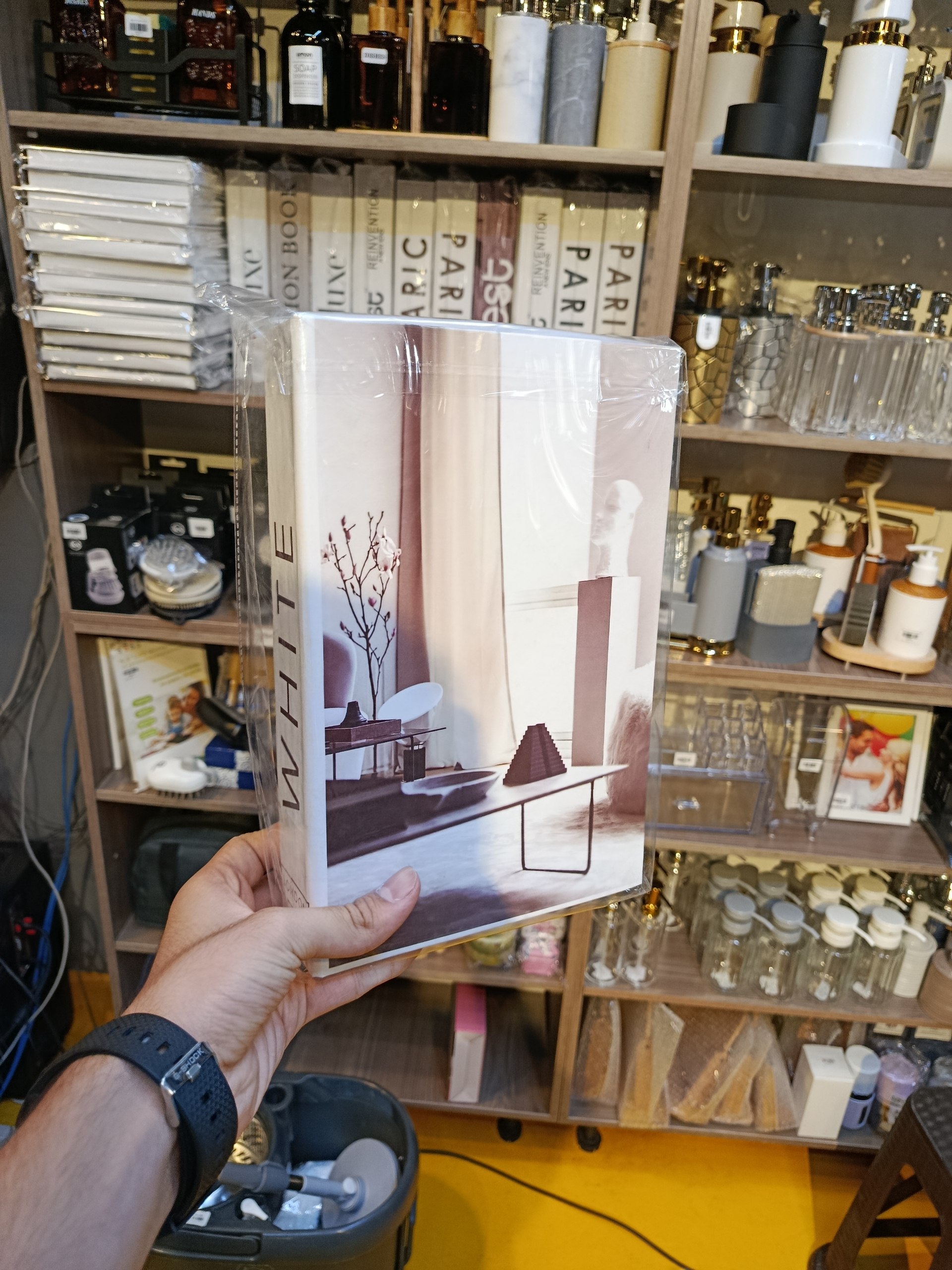 کتاب دکوری Decorative book