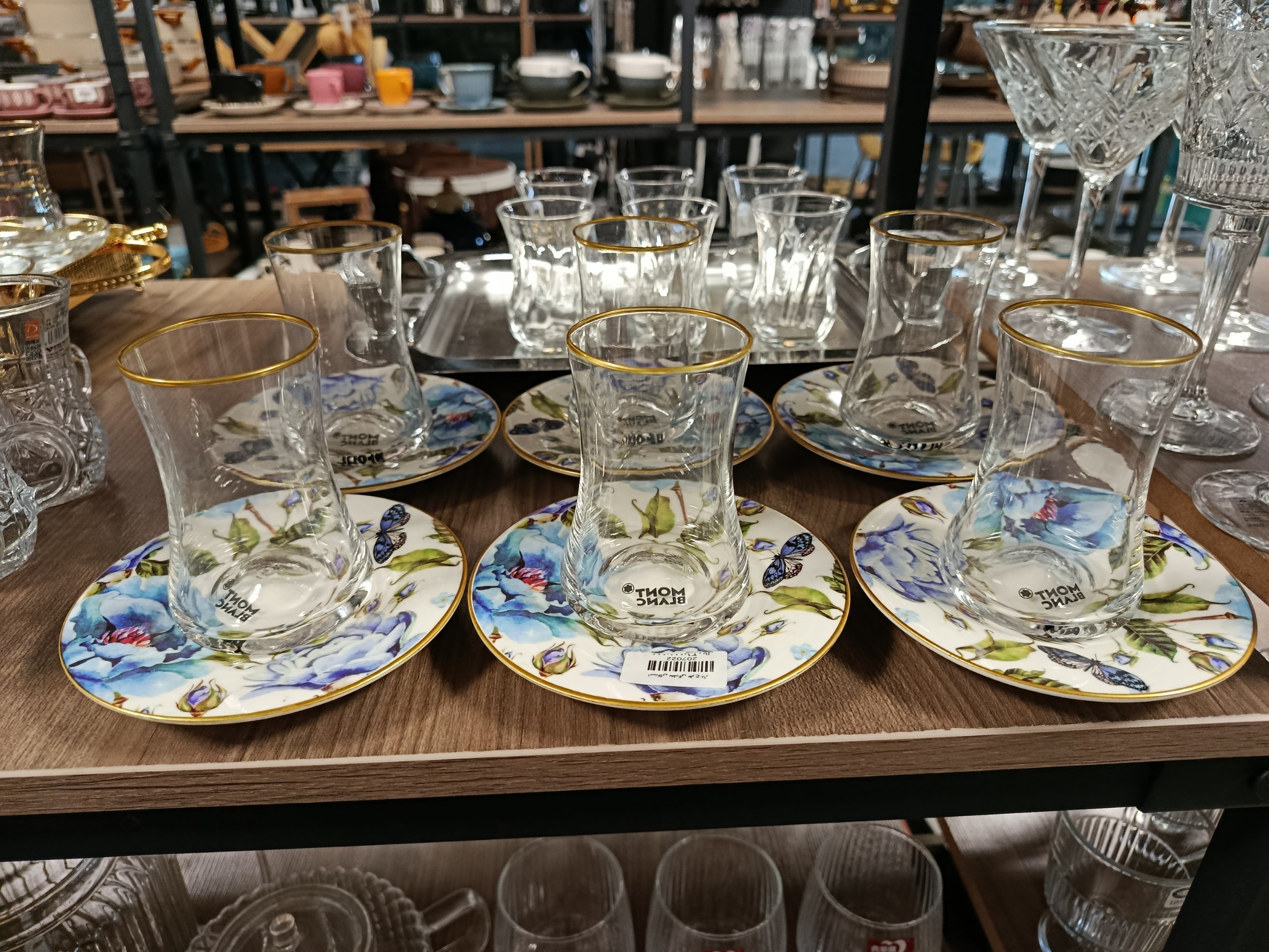 استکان نعلمکی طرح دار Patterned tea glass and saucer set