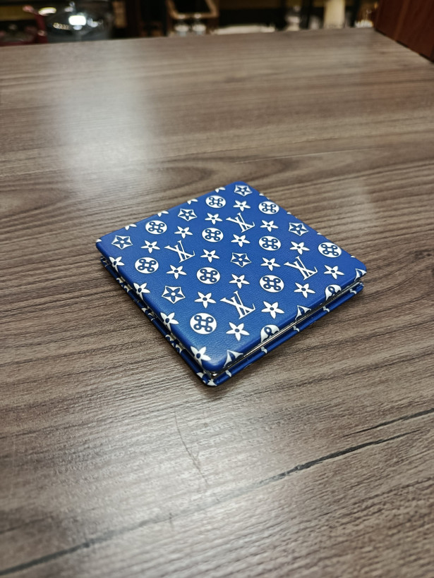 آینه جیبی طرح لویی ویتون Louis Vuitton-style pocket mirror